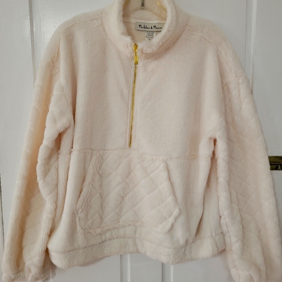 Sueter - Picture 1 of 3